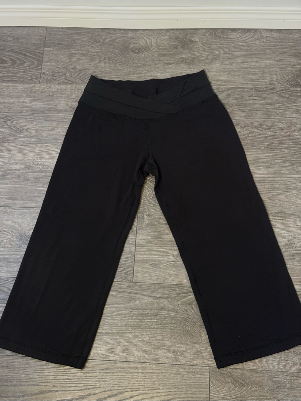 Lululemon Black Cropped Yoga Pants Capri Leggings Size 6